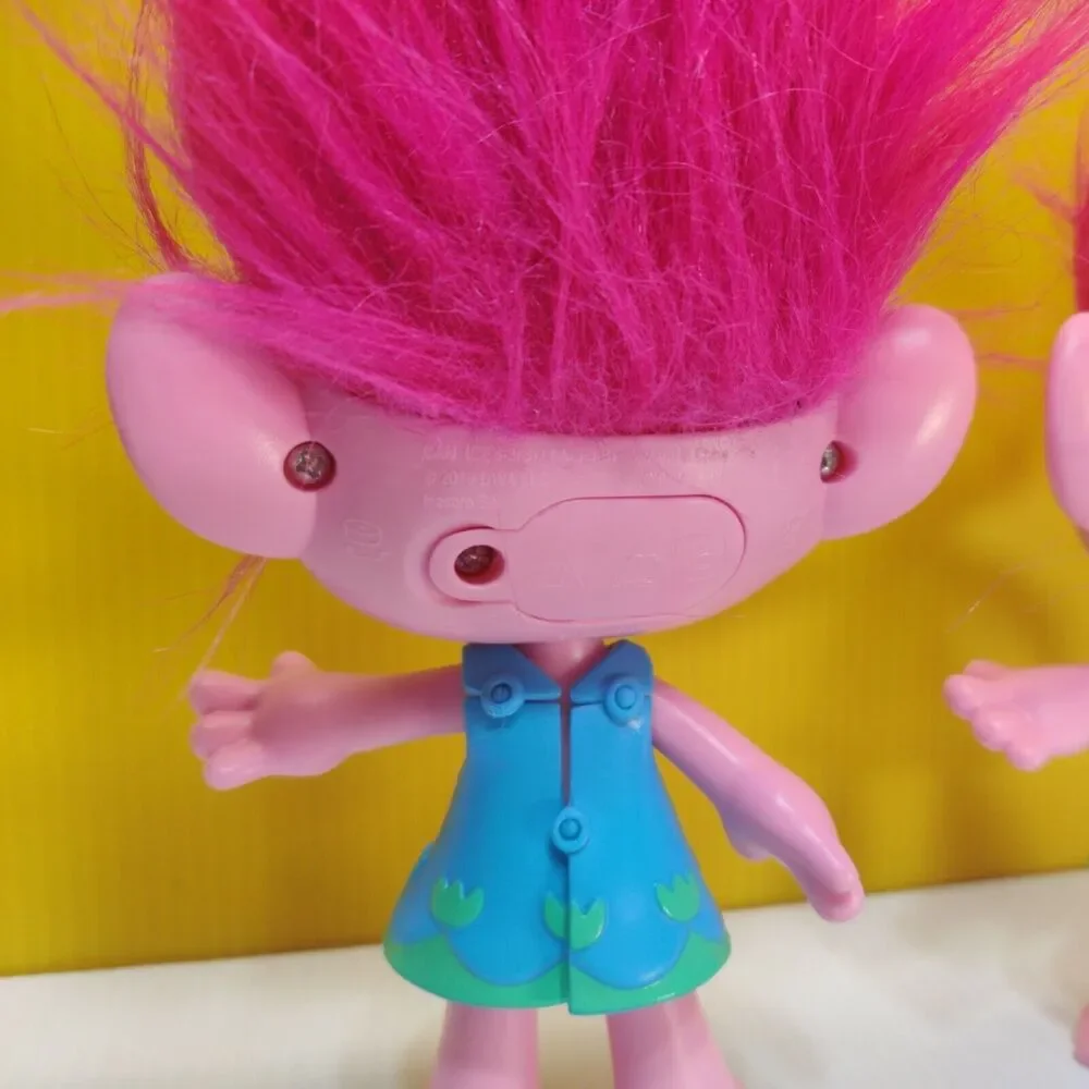2019 DREAMWORKS SINGING TROLL DOLLS ~ Girls Just Want To Have Fun ~ Lot of 2